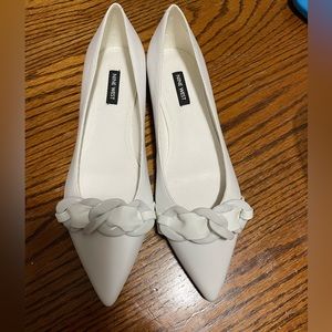 White pointed tie buckle flats Nine-west 9.5m